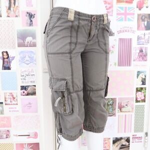 charcoal gray multi pocket cargo capris size 6